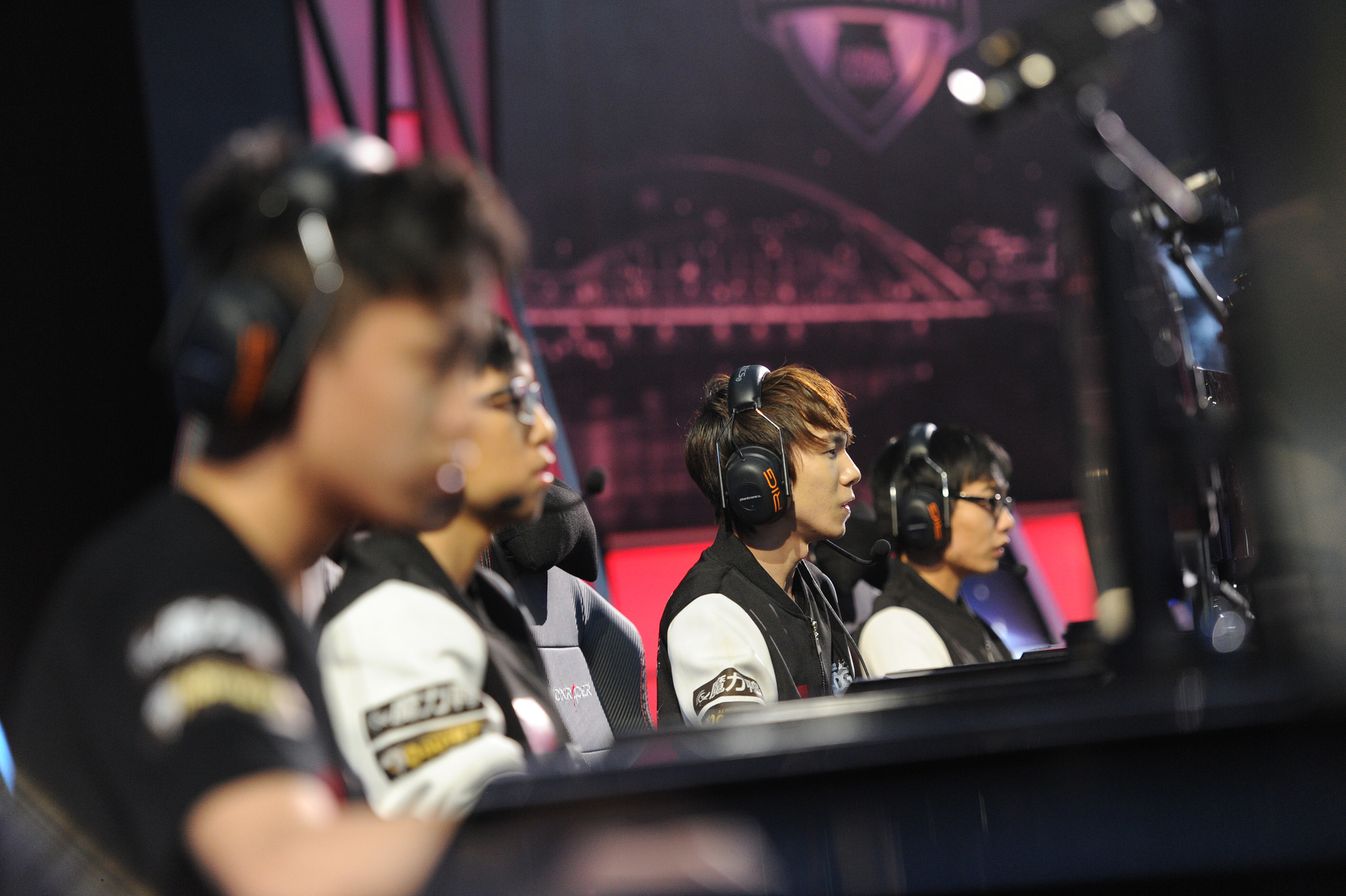 电竞门票溢价高达16倍！GEN与IG秘密训练指导T1战术应对，电竞市场火热凸显产业商业价值